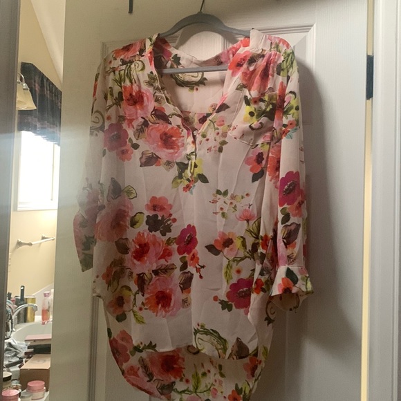 Tops - Sheer floral print 3/4 sleeves notchet keyhole